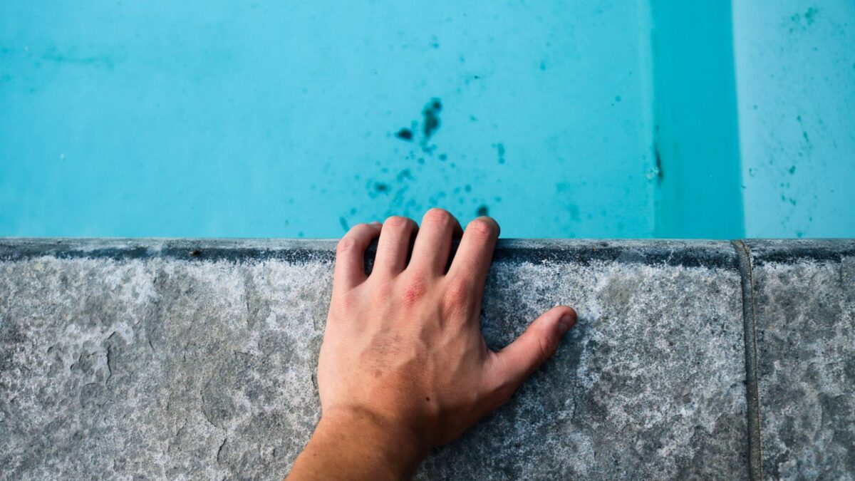 Fiberglass vs Concrete Pools: Which Is Better for You?